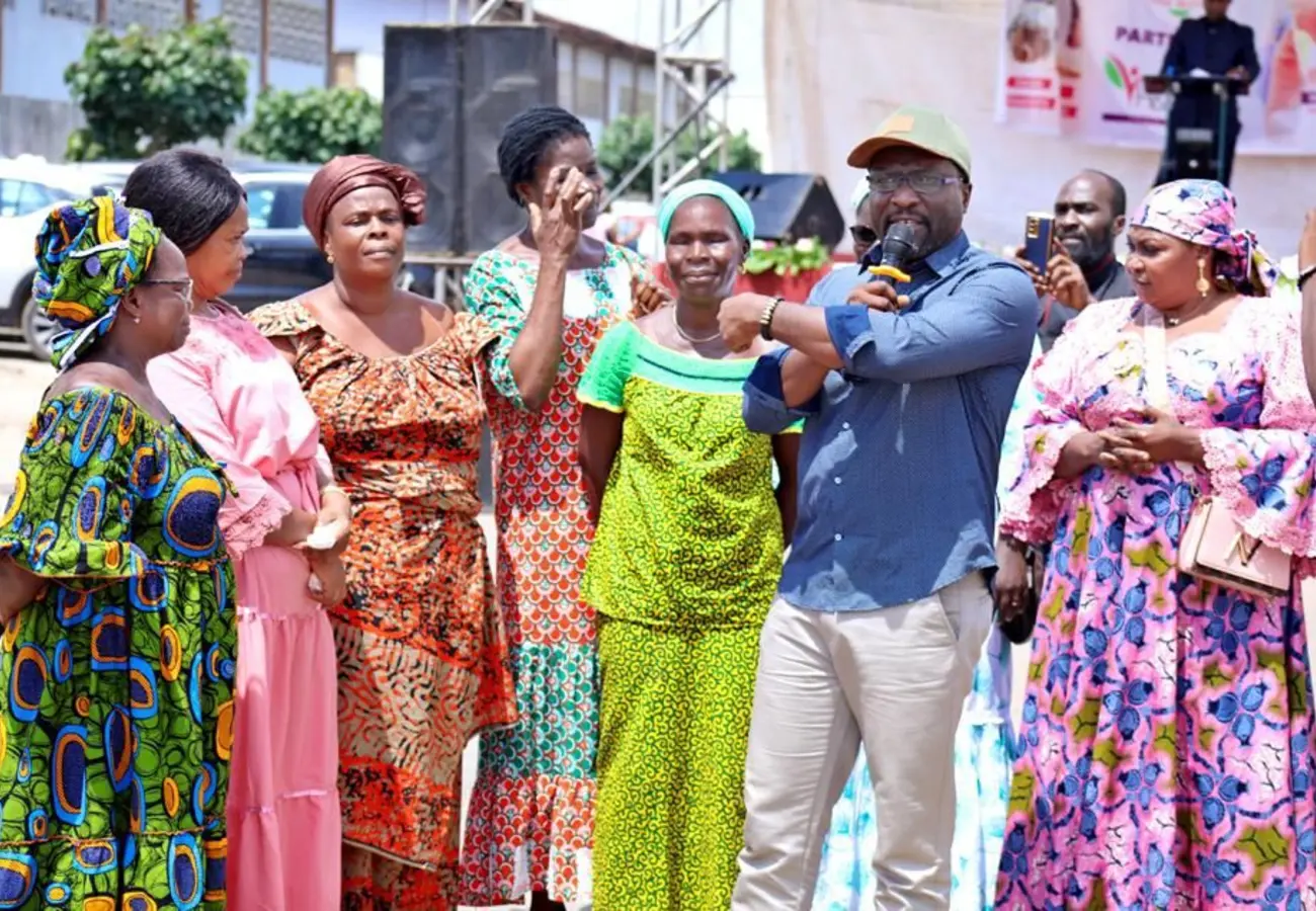 Échange collectif avec des participantes à une rencontre